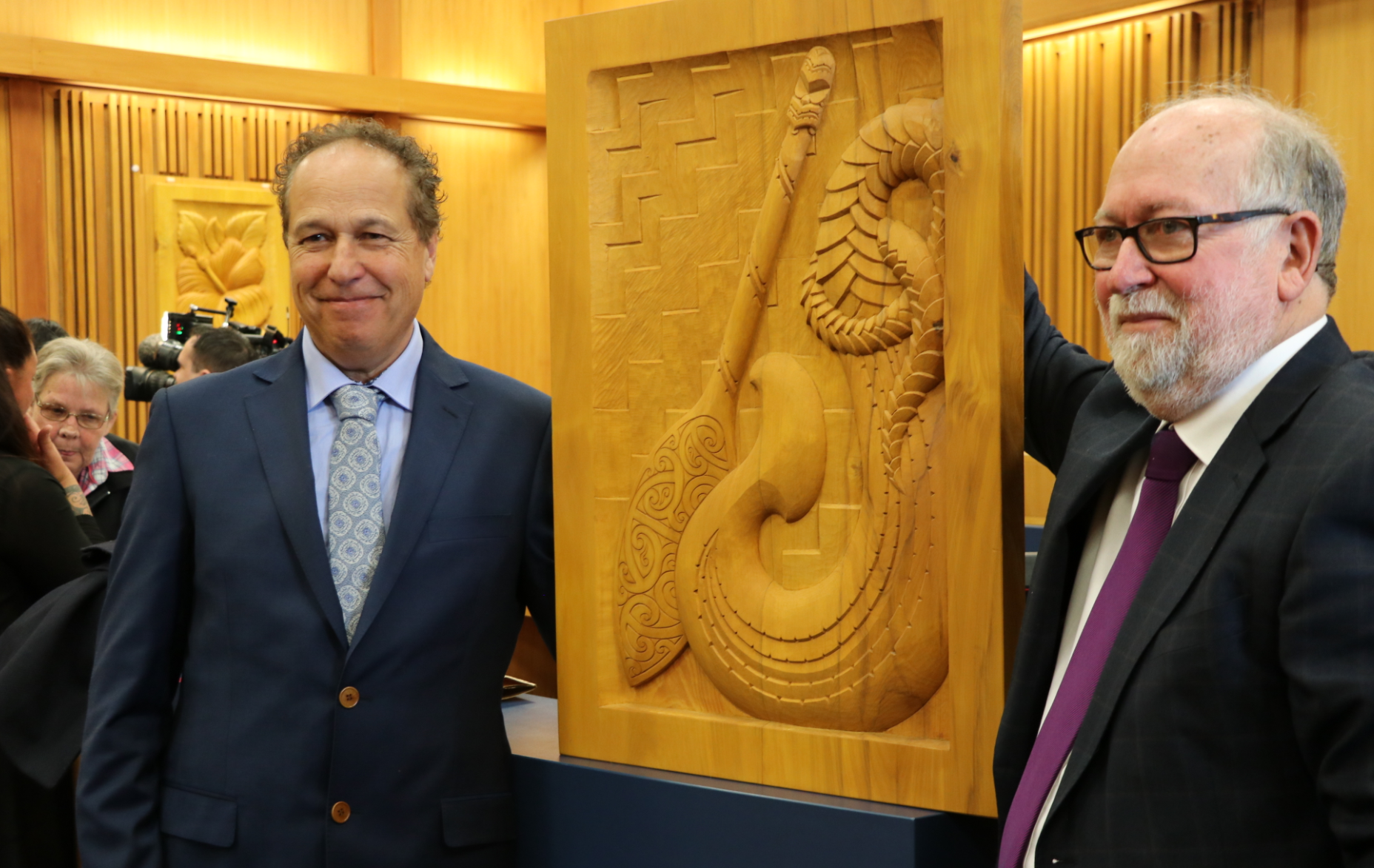 Local carver Hermann Salzmann and Judge Walker holding panel carved in honour of Judge Walker and his association with the Porirua District Court community.